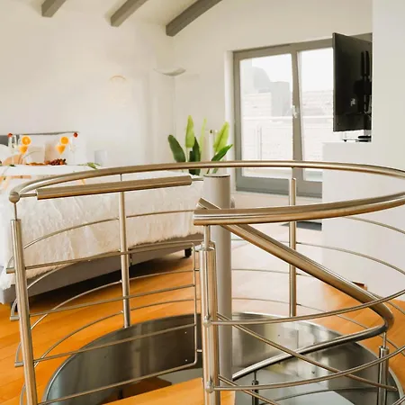 Penthouse Am Dom- Altstadt In 200 M- 4 Dachterrassen, Stilvoll Und Ruhig, 24-7-self Check-in Für Bis Zu 6 Personen